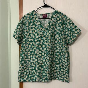 Divine Curves Women’s Green Floral Scrub Top Size 1X